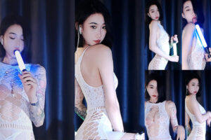 【CC 苏曼】新土豪定制热舞！镂空情趣乳贴丁字 套弄荧光棒！(1V/2分37)