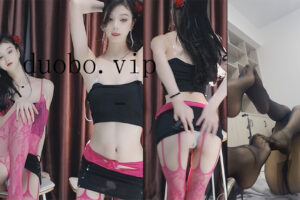 【CC 耶耶】土豪私人定制热舞 情趣吊带 漏内PP！新(2V/6分41)