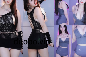 【CC 小吴同学】土豪定制表情热舞 高颜值巨乳抖抖抖(2V/7分12)