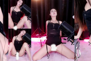 【CC暖悦】直播间大尺度整活 舞堪比定制 扒内露*真是一点没拿XDM当外人（1V/ 8分35)不定时删除