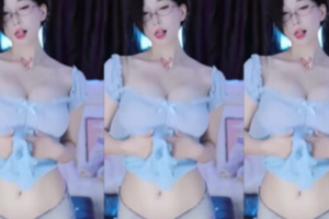 【网易CC宝宝星】土豪大尺乳贴定制热舞 开裆黑丝顶臀 爆乳半球抖抖抖！ (2V/7分02)