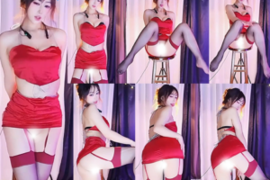 会员免费福利【网易/芝芝】土豪大尺定制热舞 空挡上阵 红边吊带黑丝喷血M腿！(1V/9分38)不定时删除